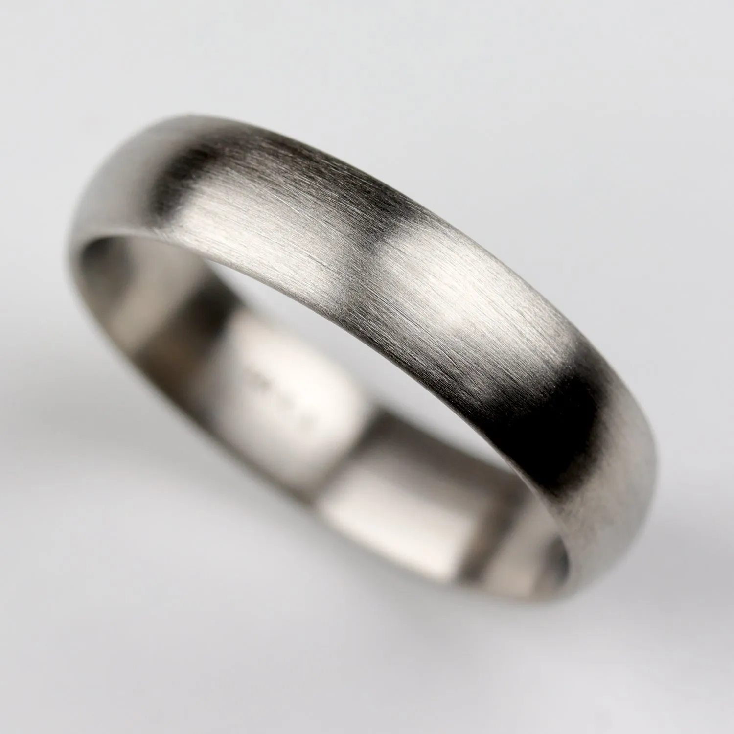 Comfort-fit Classic Simple Band •