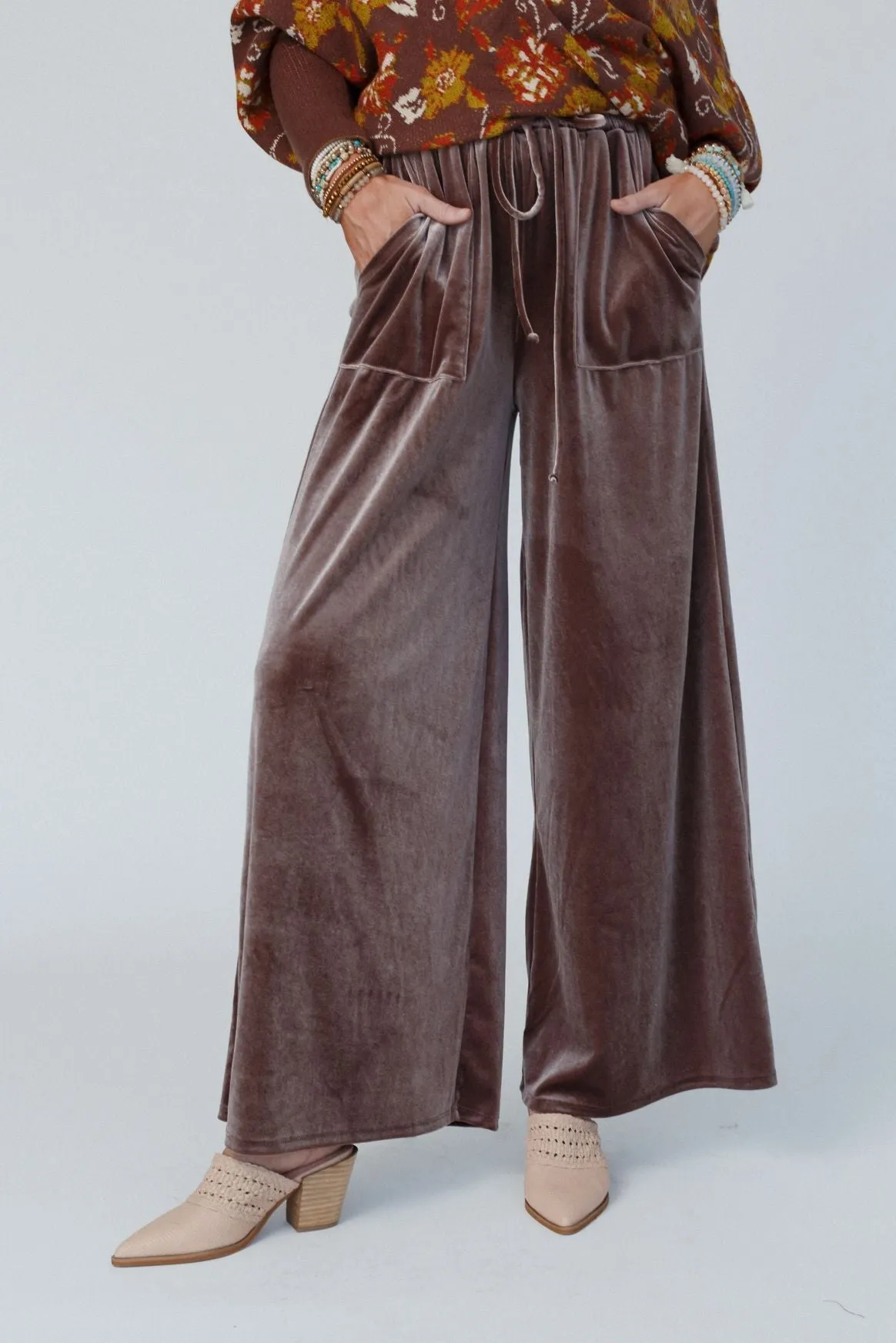 The Nest Relaxing Robin Velvet Wide Leg Pant - Coco