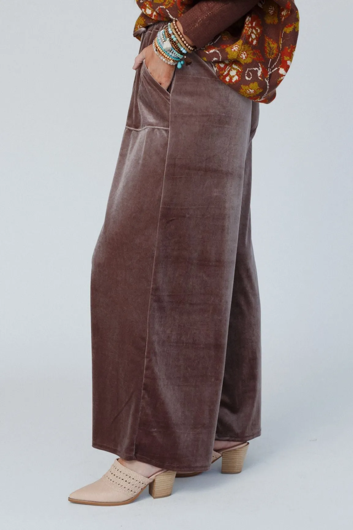 The Nest Relaxing Robin Velvet Wide Leg Pant - Coco