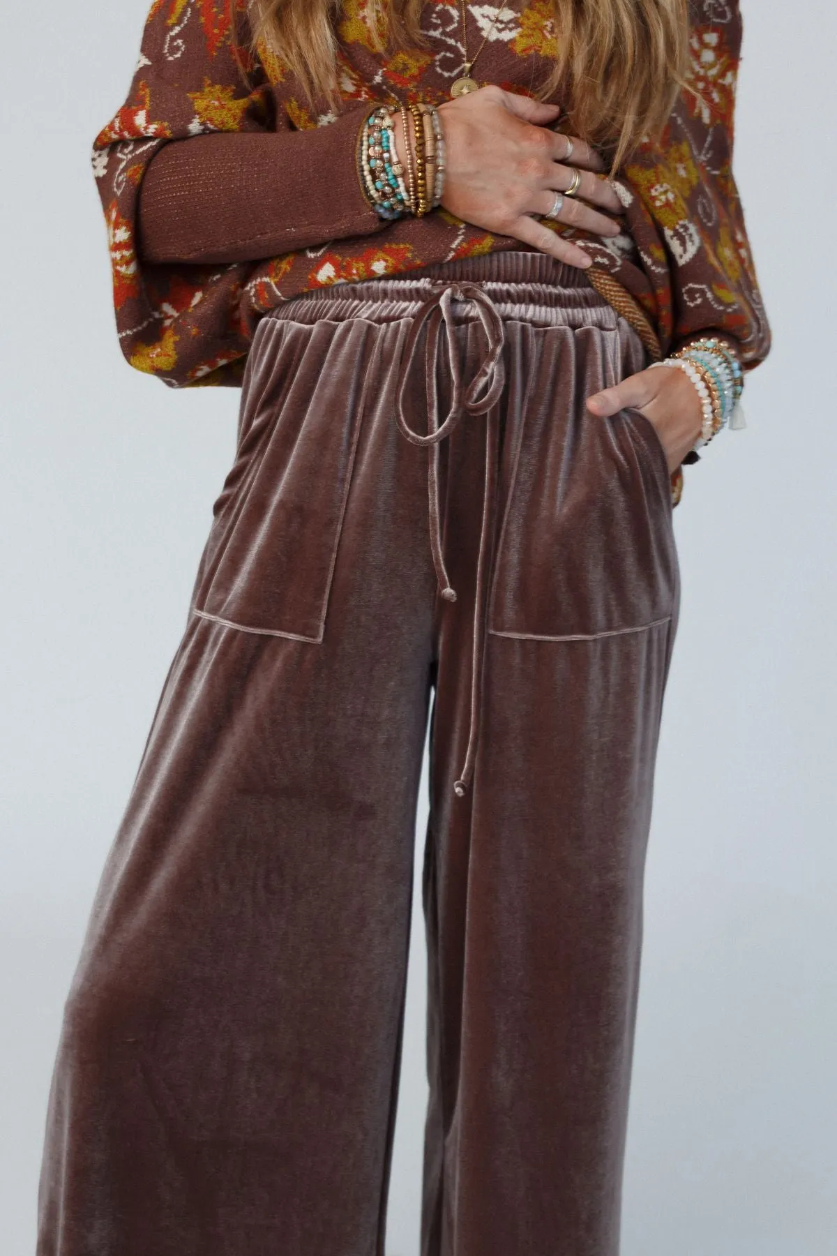 The Nest Relaxing Robin Velvet Wide Leg Pant - Coco