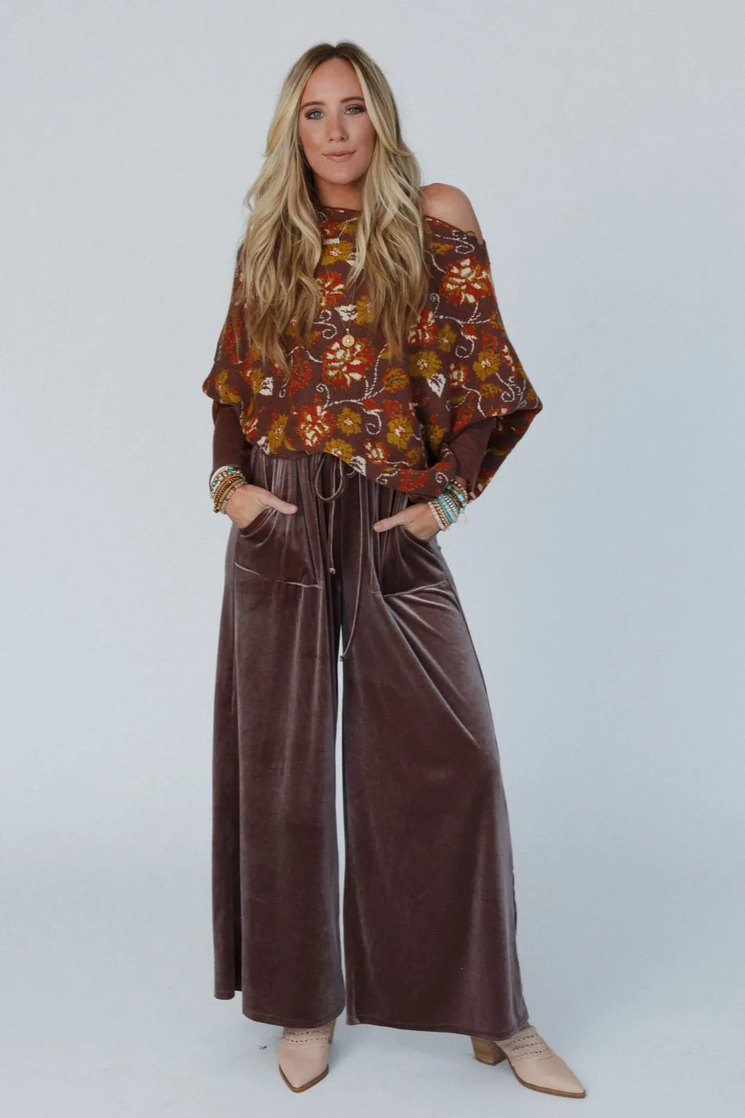 The Nest Relaxing Robin Velvet Wide Leg Pant - Coco