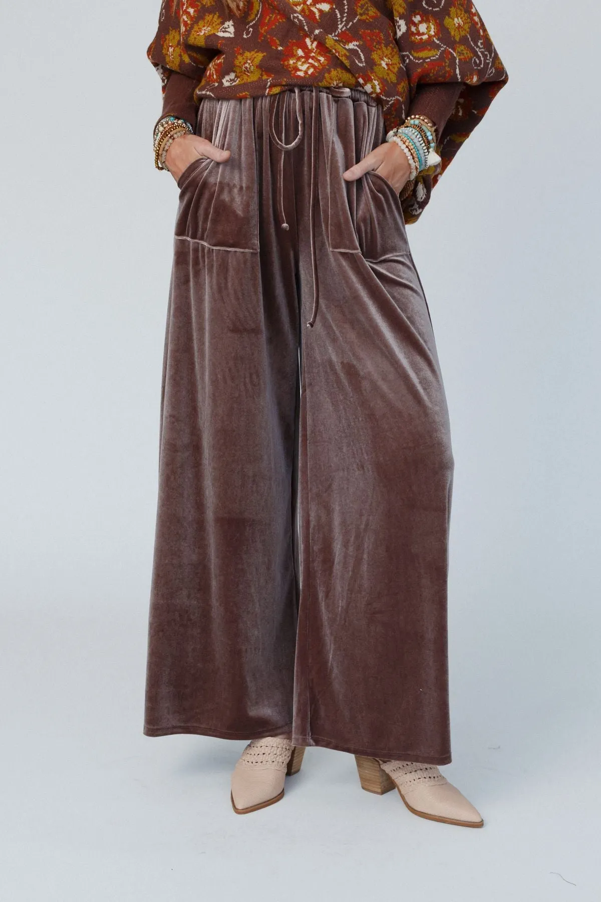 The Nest Relaxing Robin Velvet Wide Leg Pant - Coco